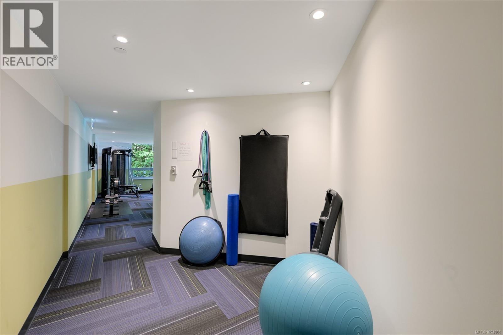 202 5388 Hill Rise Terrace, Saanich