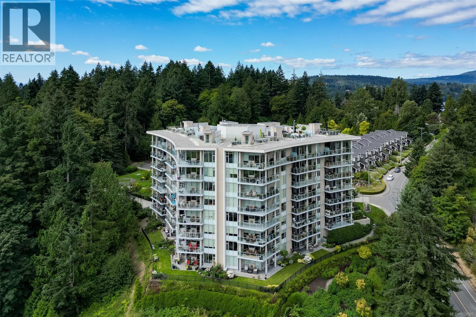 202 5388 Hill Rise Terrace, Saanich