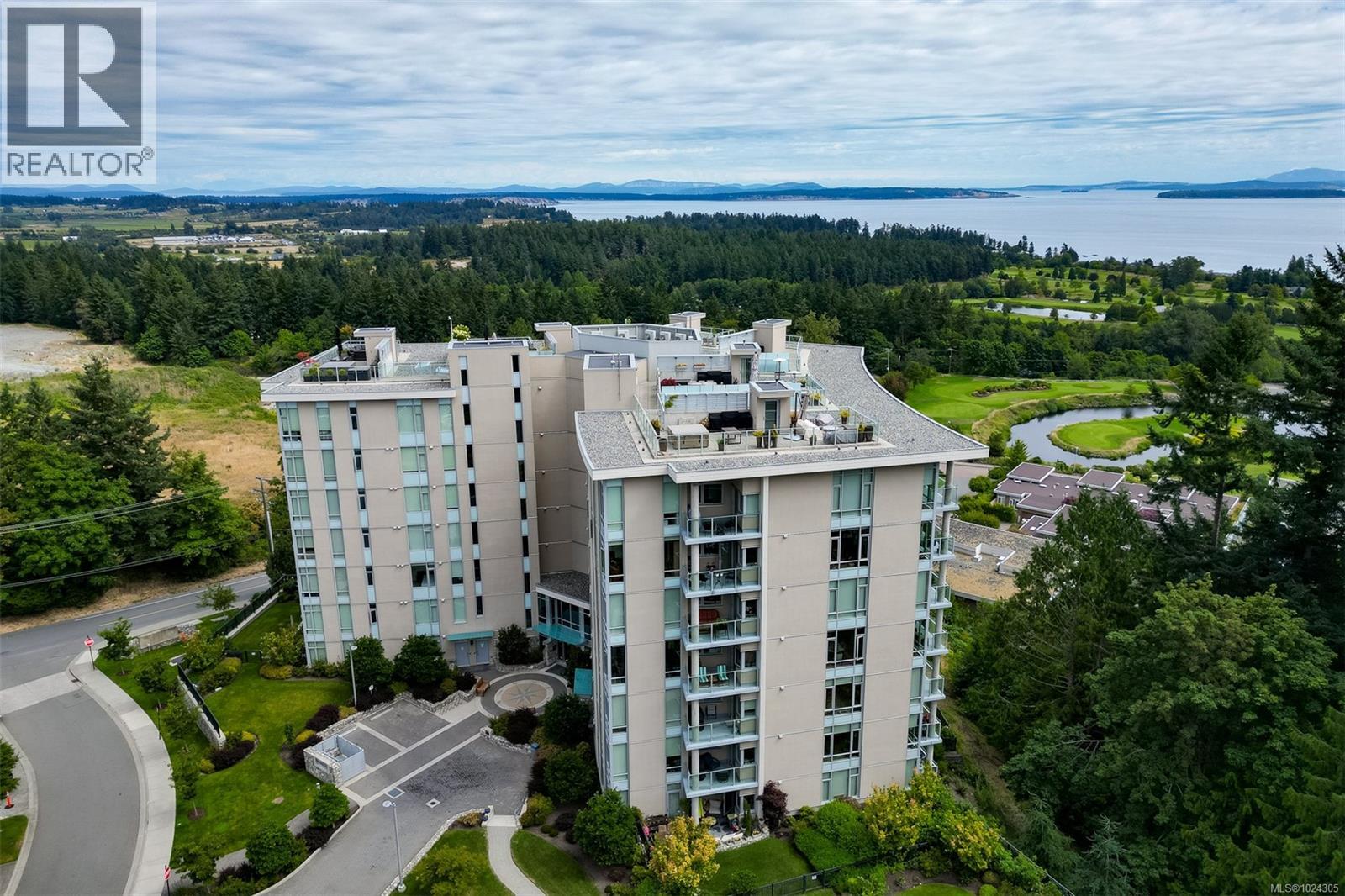 202 5388 Hill Rise Terrace, Saanich