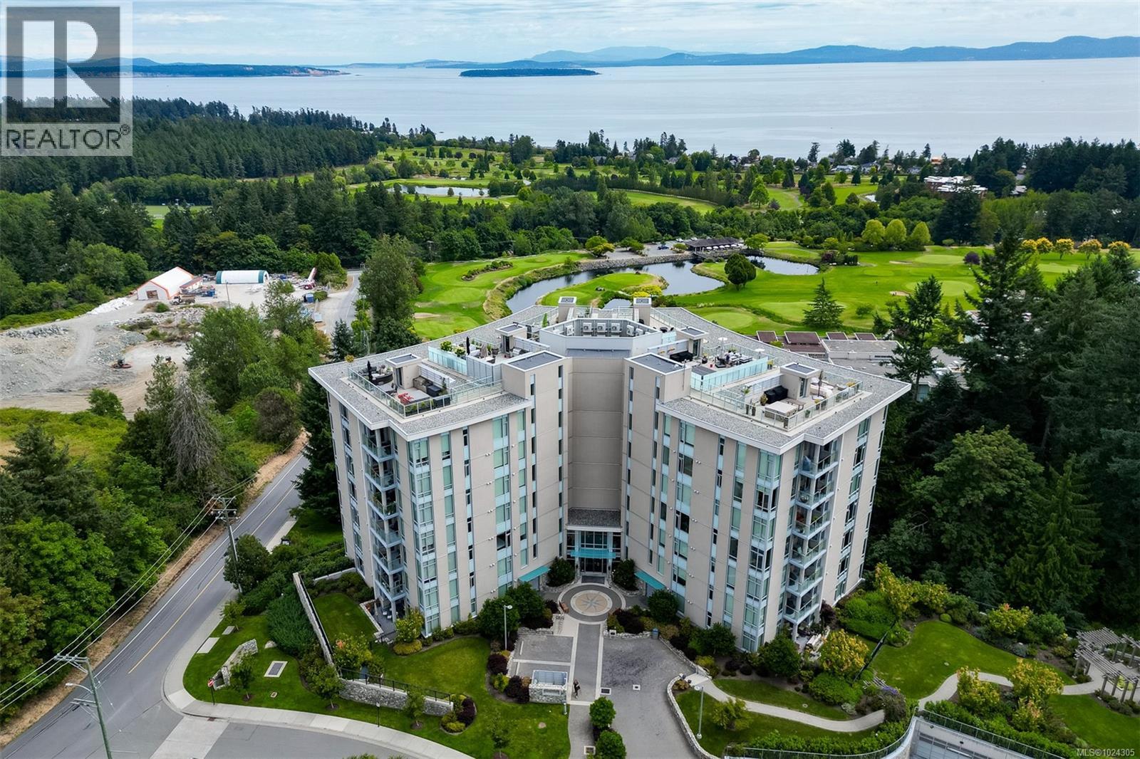 202 5388 Hill Rise Terrace, Saanich