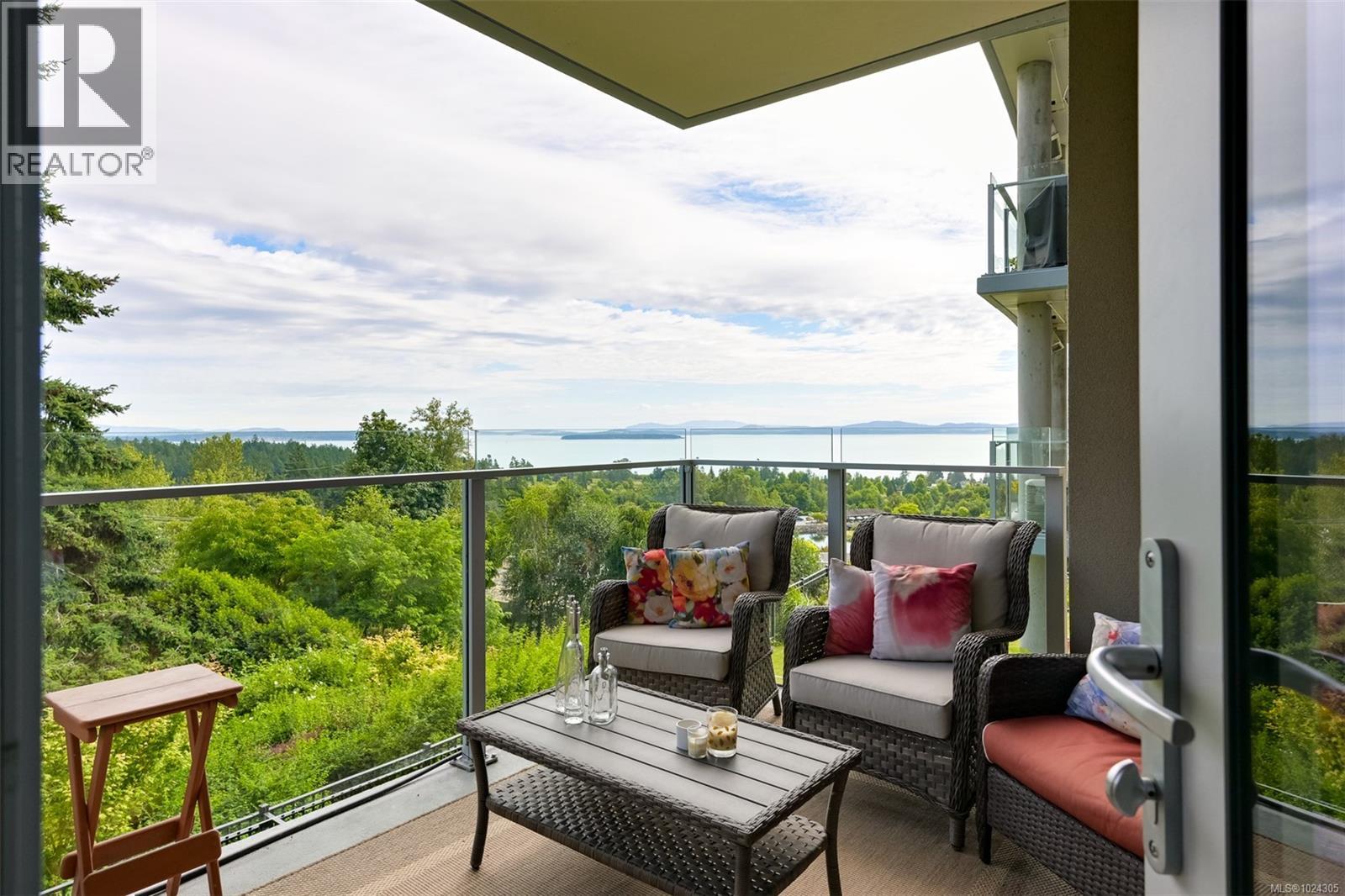 202 5388 Hill Rise Terrace, Saanich