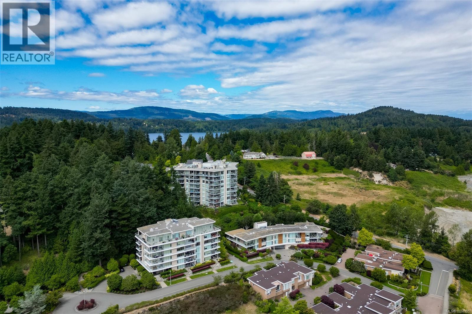 202 5388 Hill Rise Terrace, Saanich