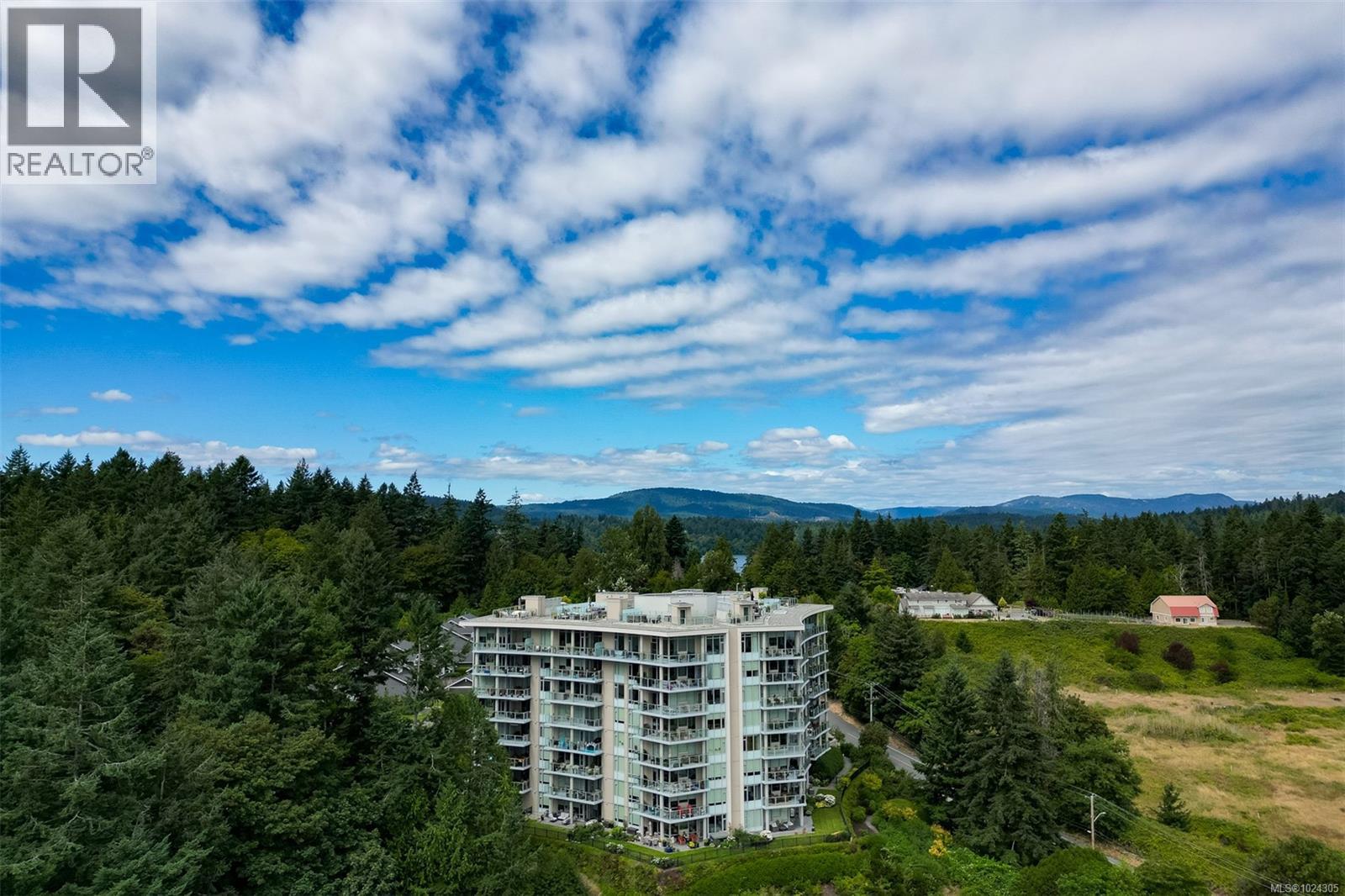 202 5388 Hill Rise Terrace, Saanich