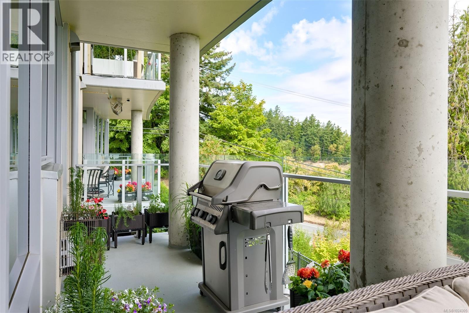 202 5388 Hill Rise Terrace, Saanich