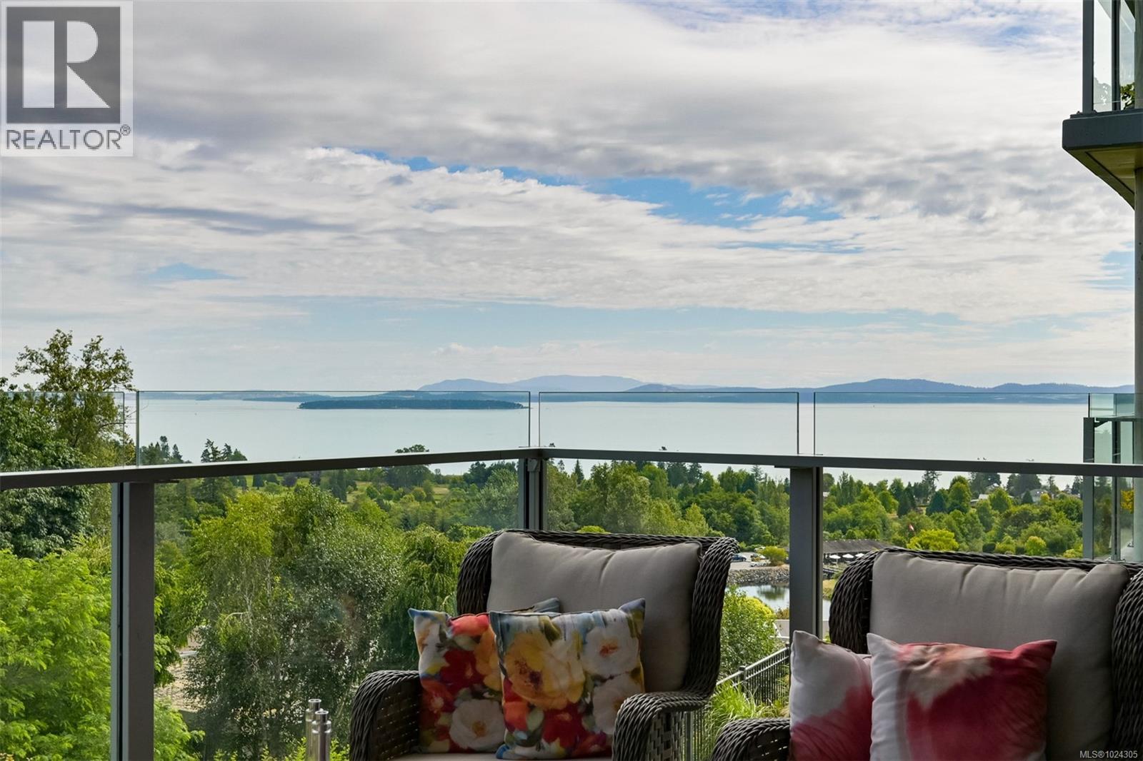 202 5388 Hill Rise Terrace, Saanich