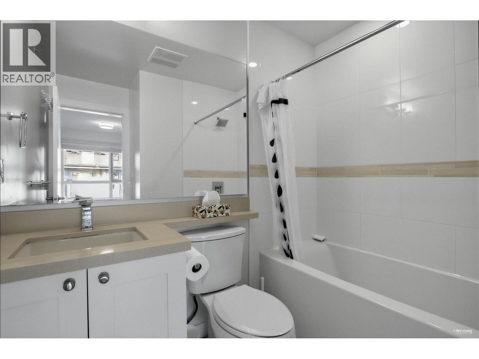 11 3231 NOEL DRIVE, Burnaby