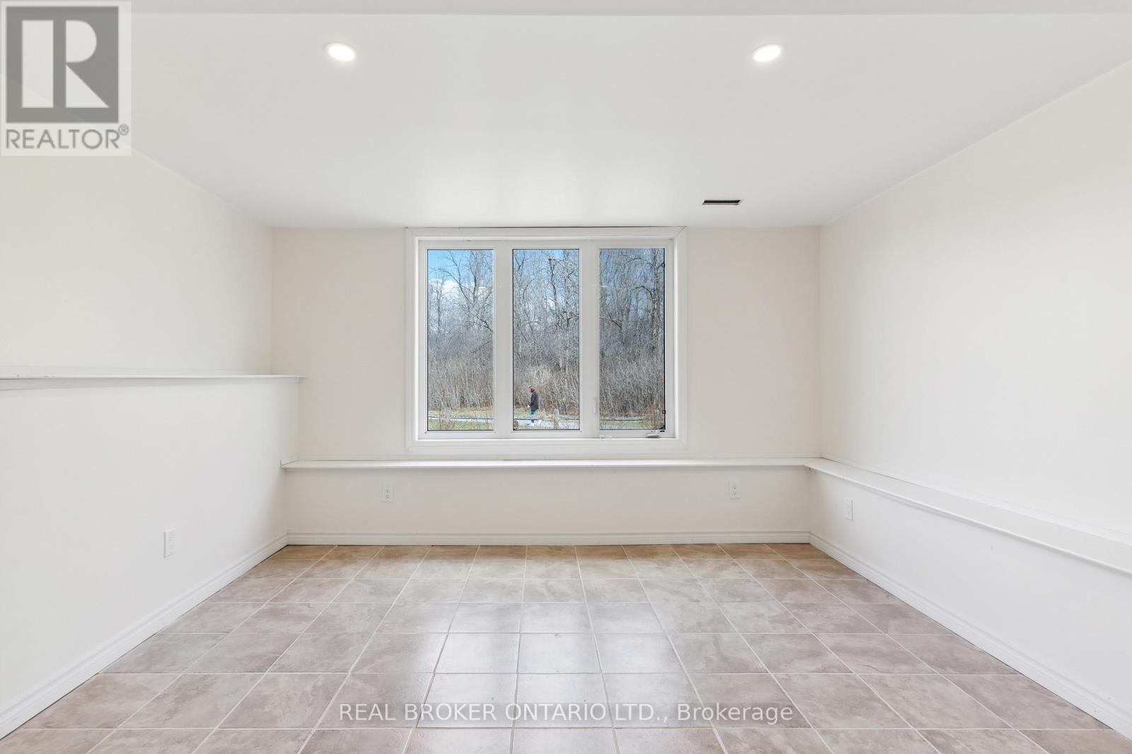 51 WATERSIDE DRIVE — photo 35
