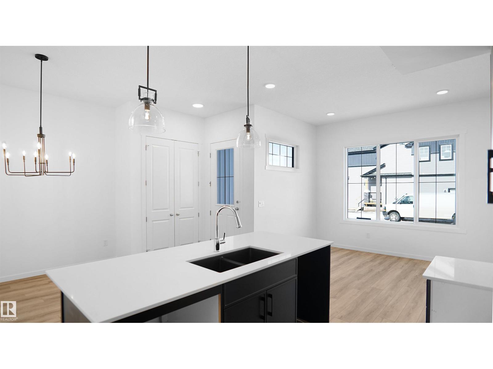 20705 42 AV NW - Photo 5 of 16, Edmonton, Alberta