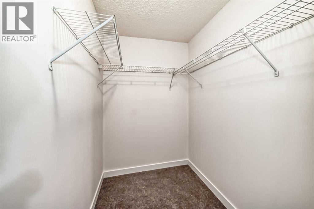 Single Family House 4 Level for Sale in  Shawbrooke Road SW Shawnessy Calgary 