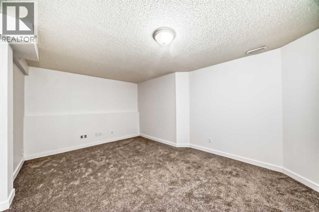 Single Family House 4 Level for Sale in  Shawbrooke Road SW Shawnessy Calgary 