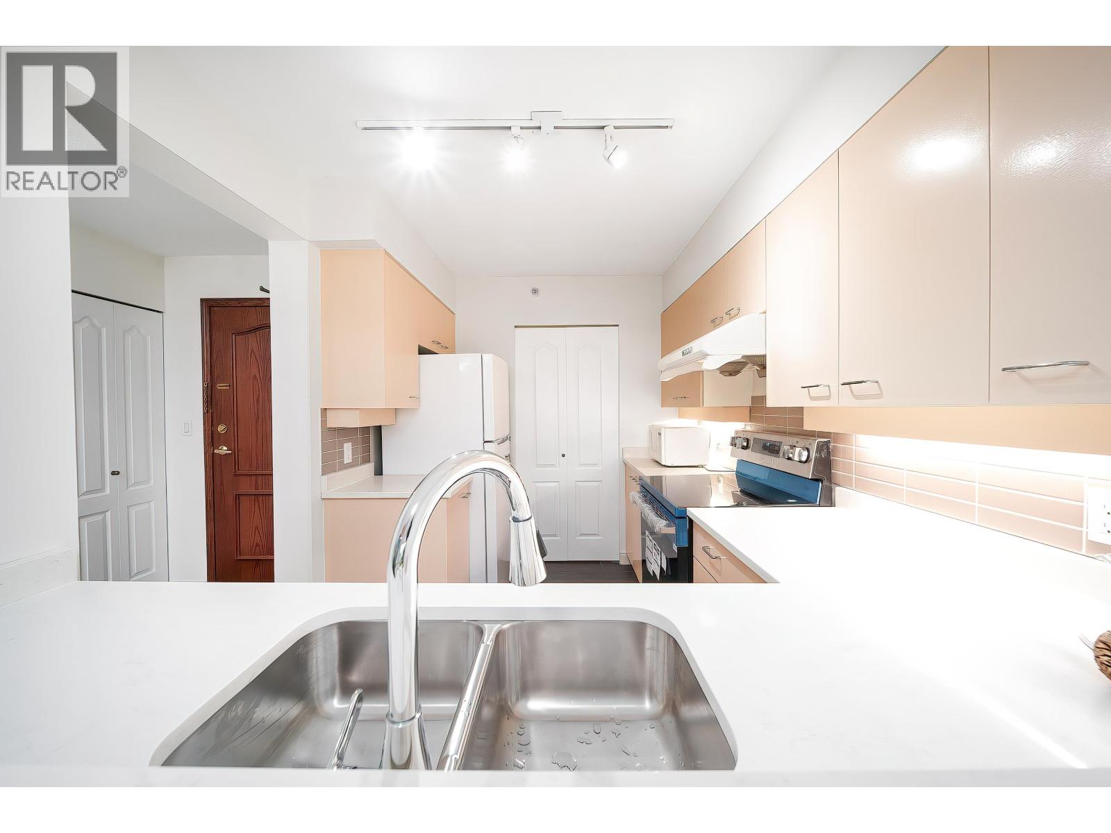 #811-7380 ELMBRIDGE Way, Richmond