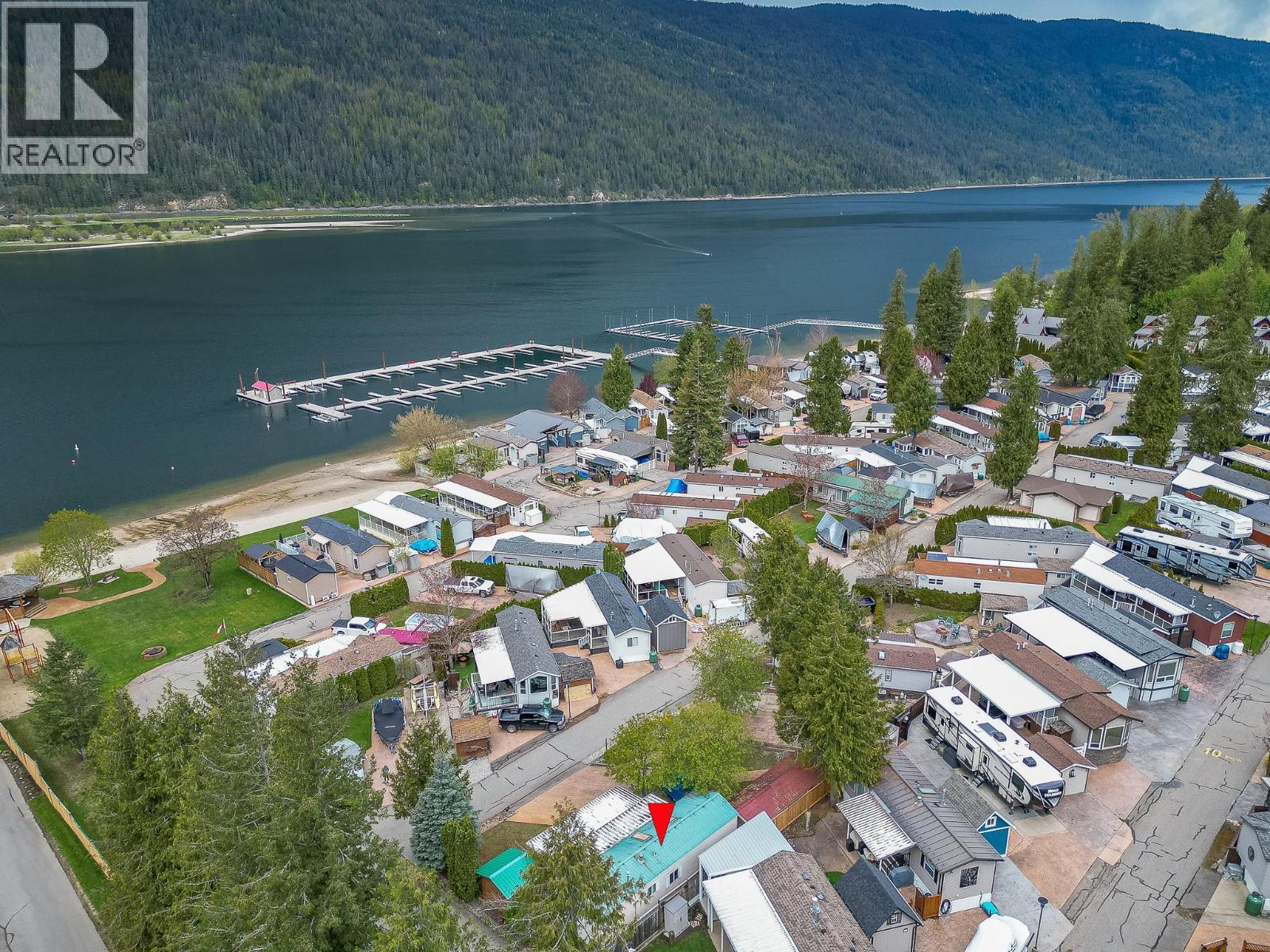 13 8242 Highway 97A Highway, Sicamous