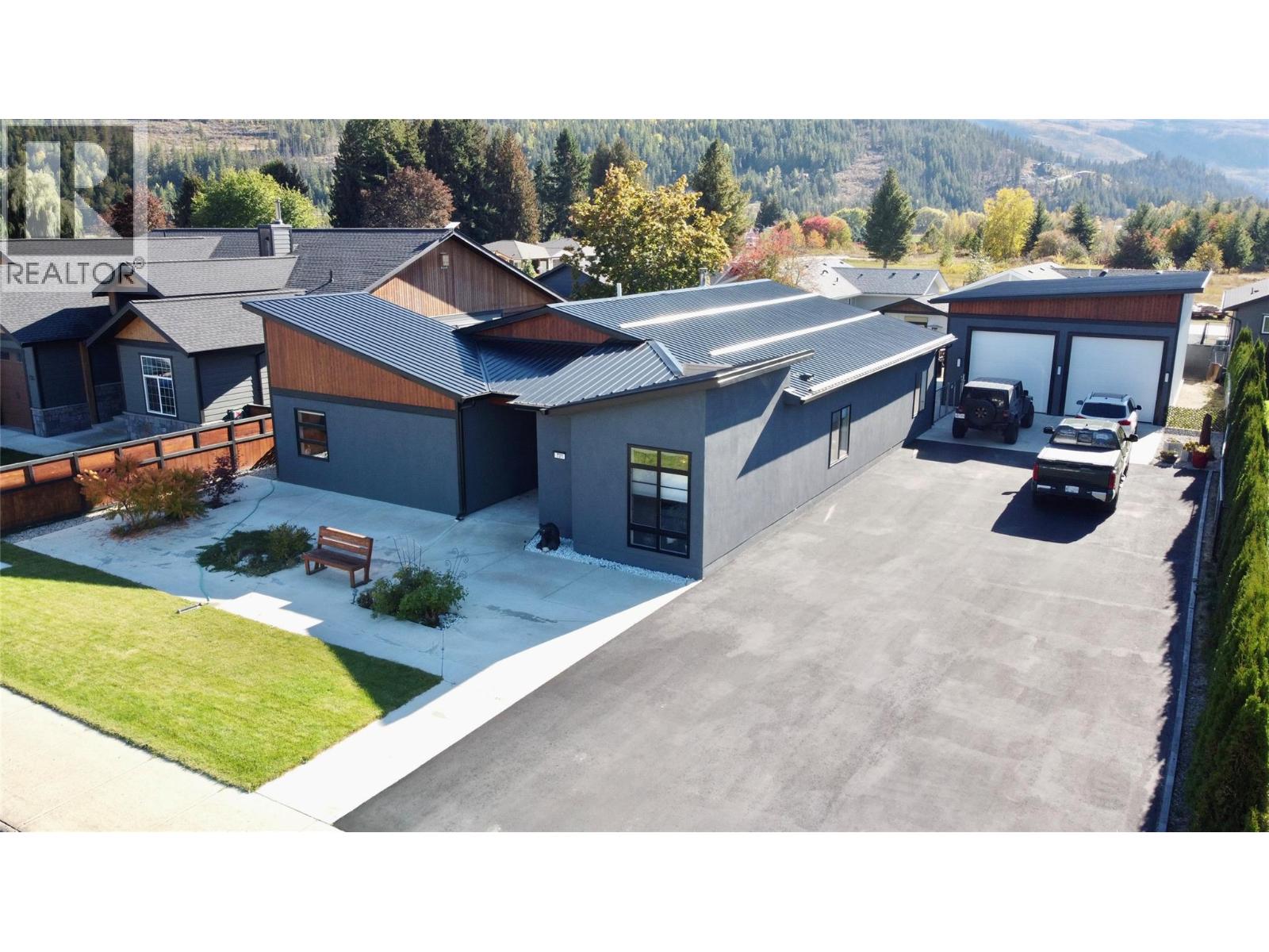  731 Parksville Street, Sicamous