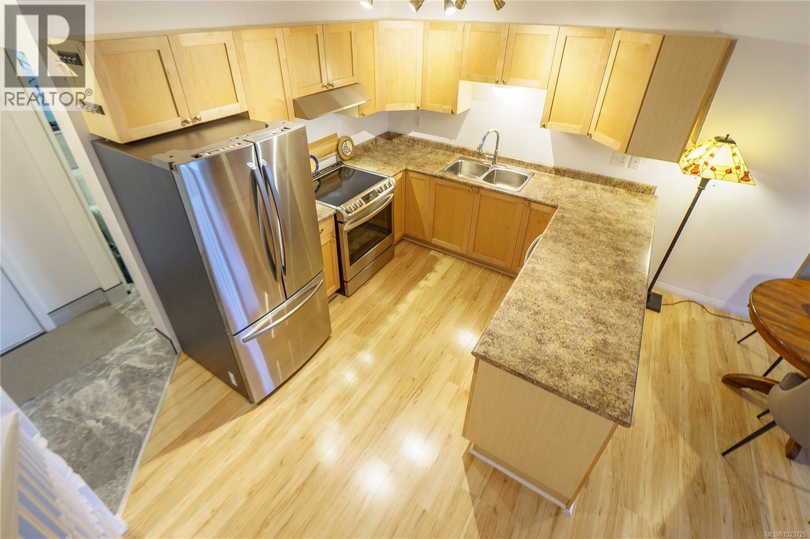 2 1553 Larch Rd, Ucluelet