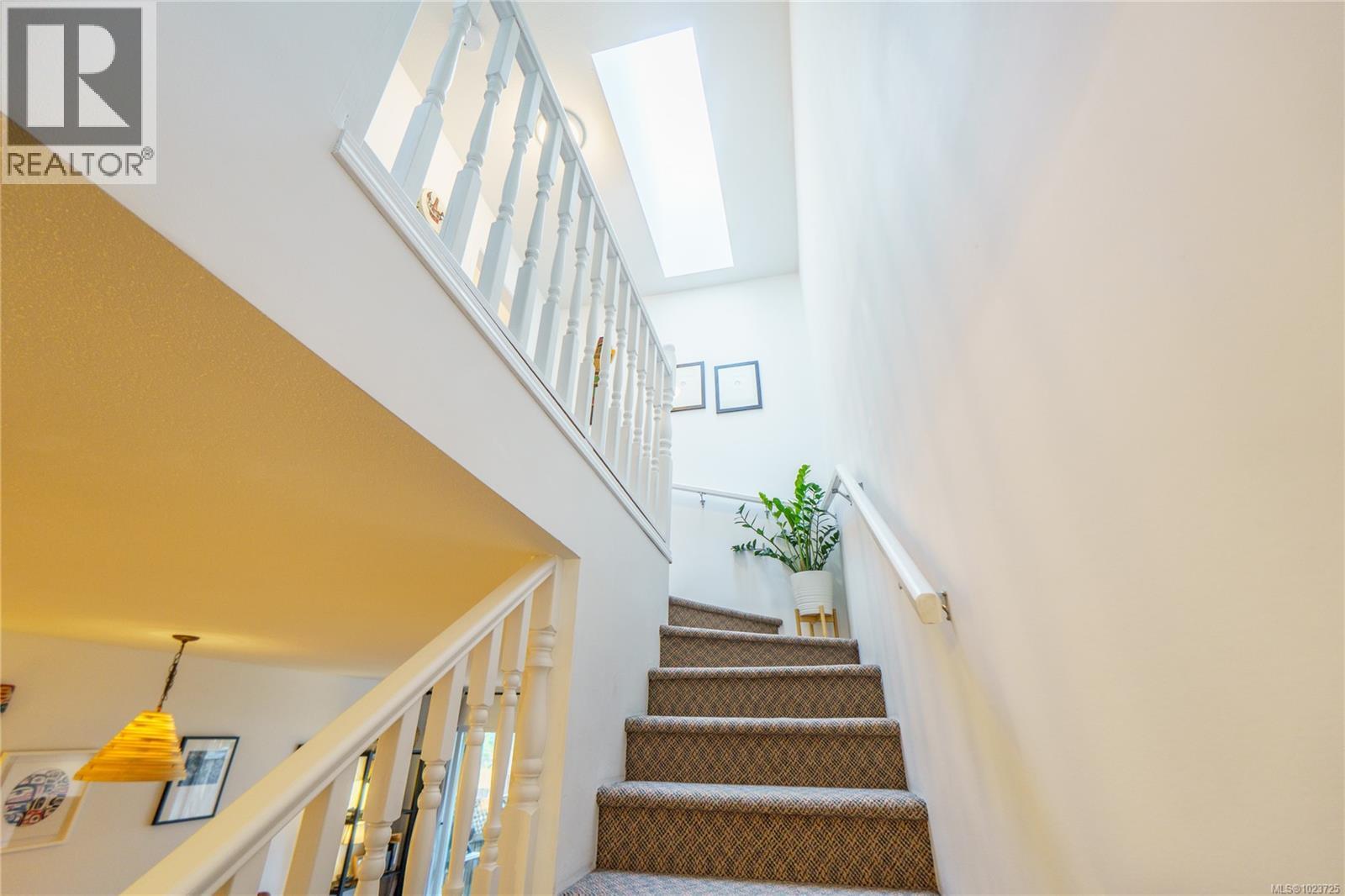 2 1553 Larch Rd, Ucluelet