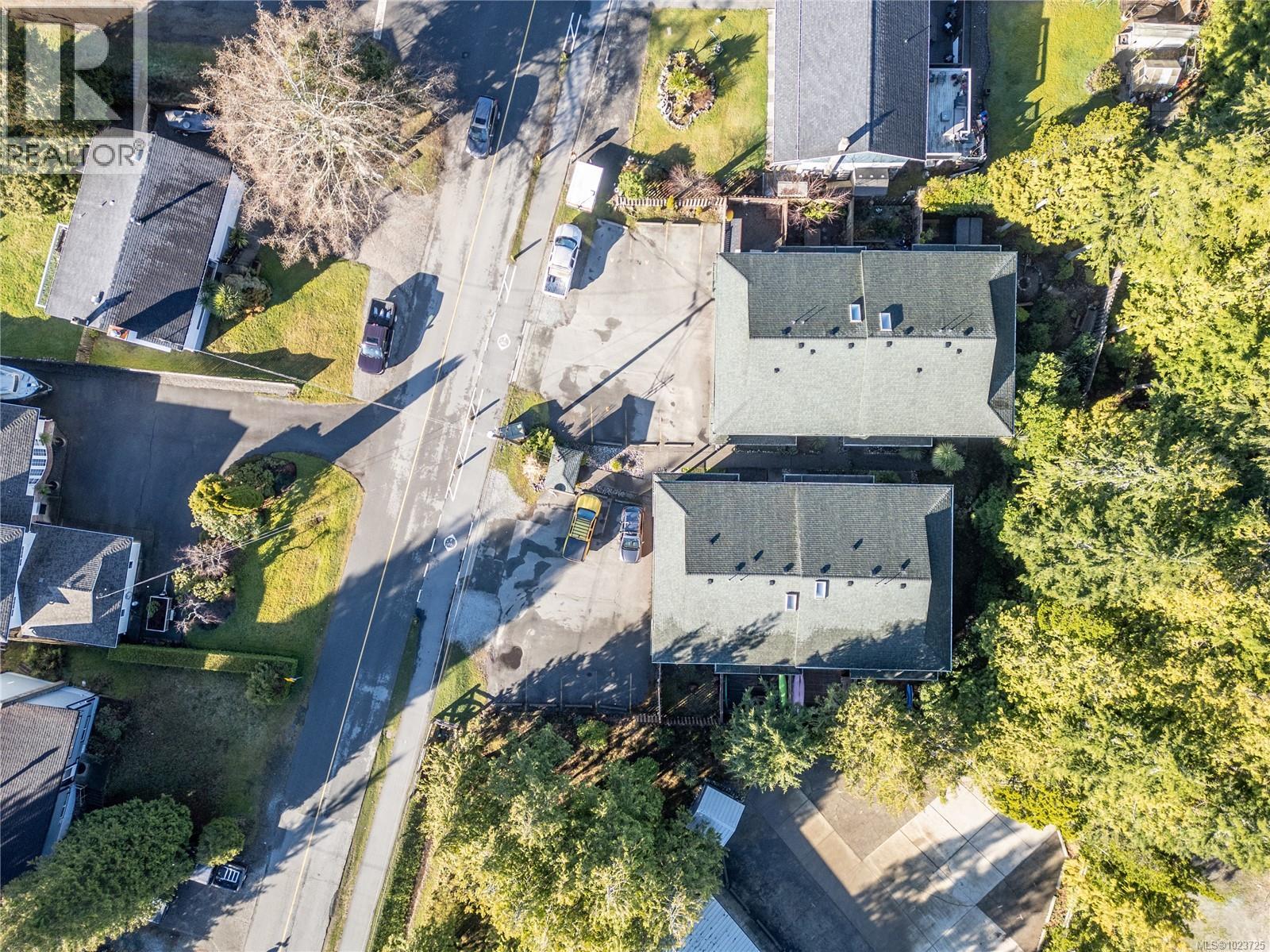 2 1553 Larch Rd, Ucluelet