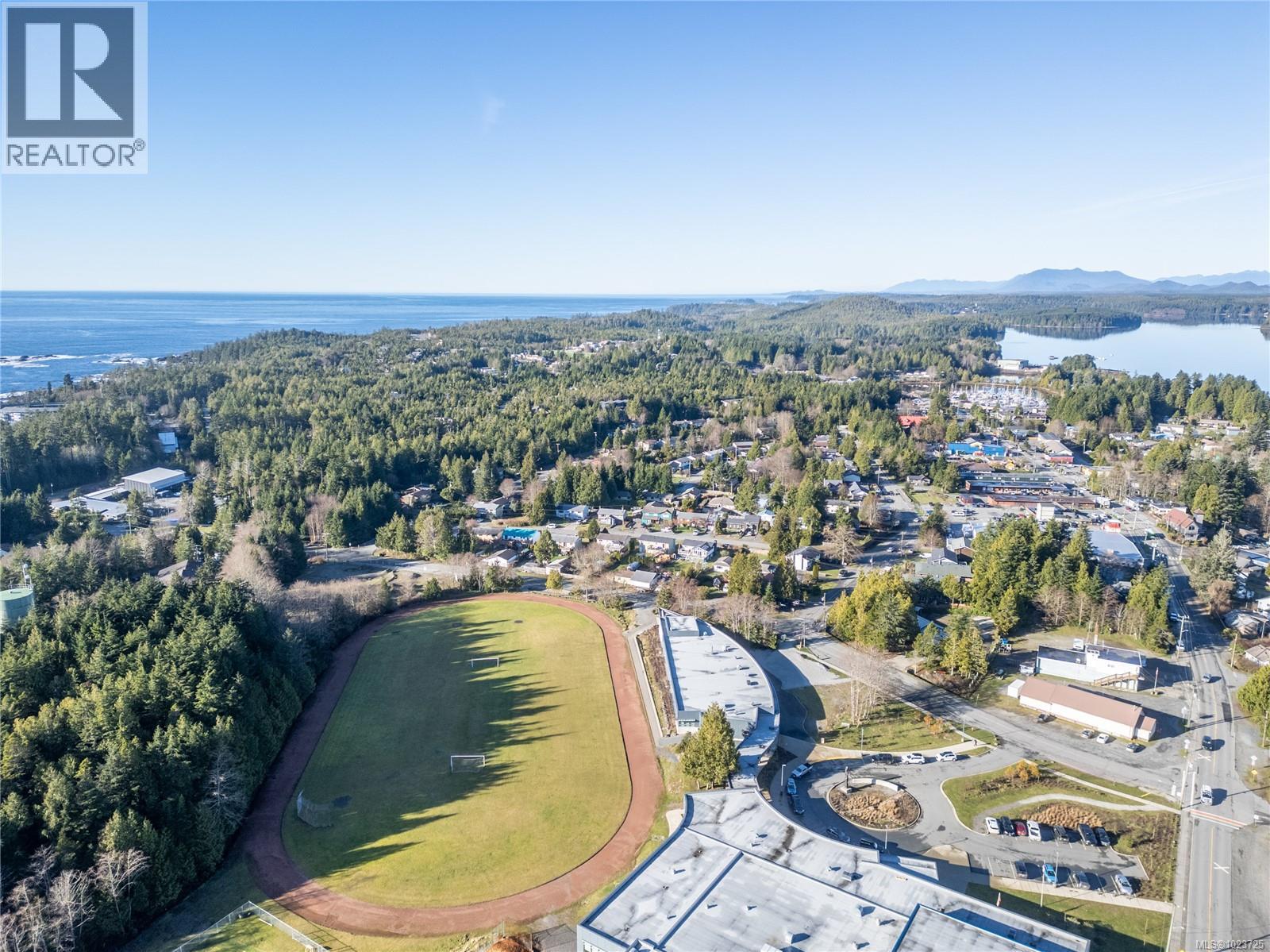 2 1553 Larch Rd, Ucluelet