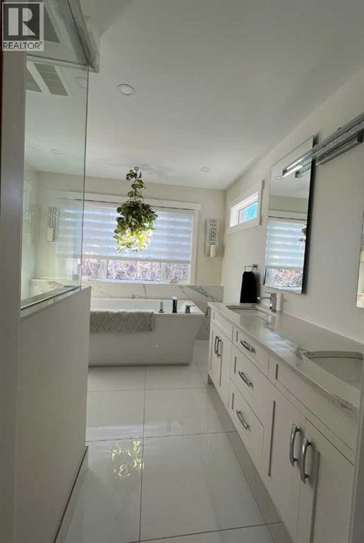 Single Family House for Sale in  Scurfield Drive NW Scenic Acres Calgary 