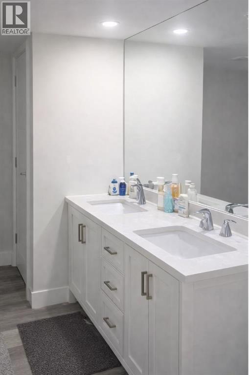 Single Family House for Sale in  Scurfield Drive NW Scenic Acres Calgary 