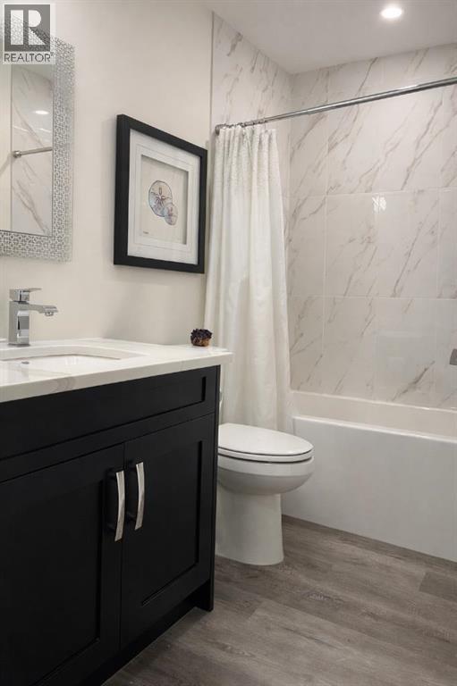 Single Family House for Sale in  Scurfield Drive NW Scenic Acres Calgary 