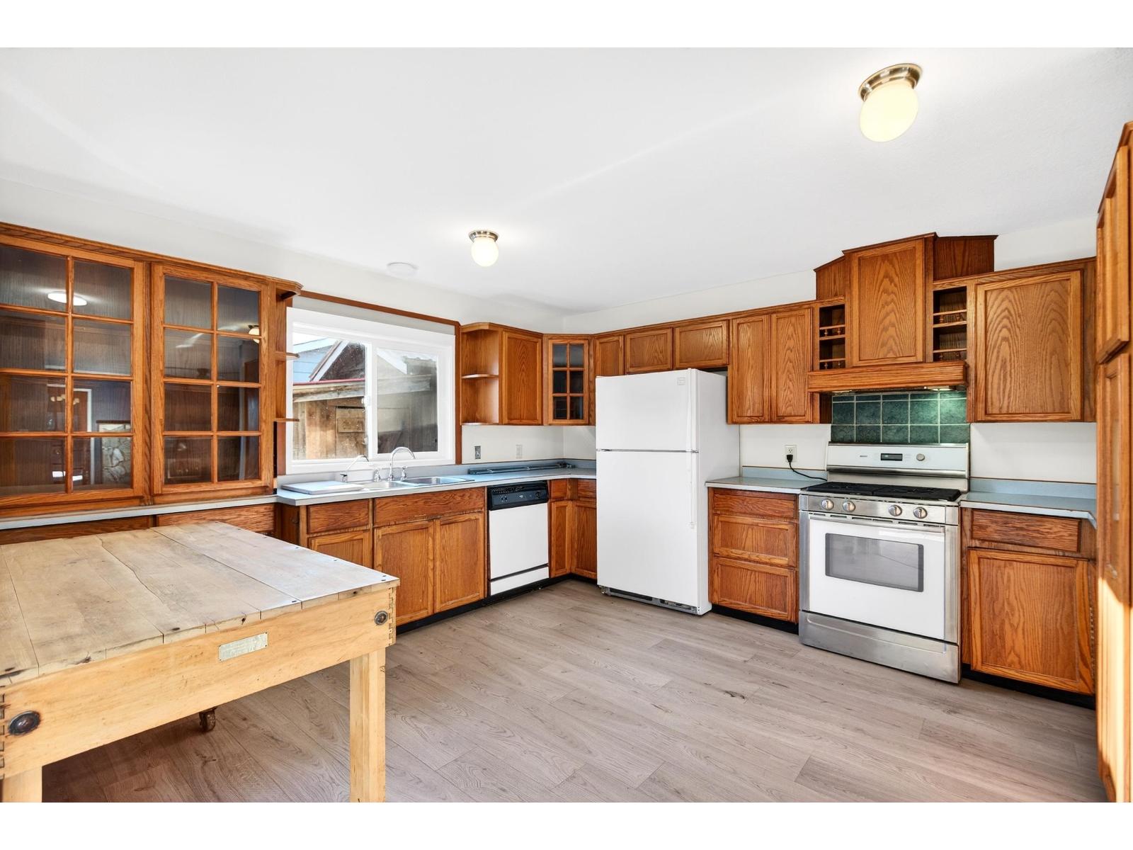 10148 MOUNTAINVIEW ROAD, Mission