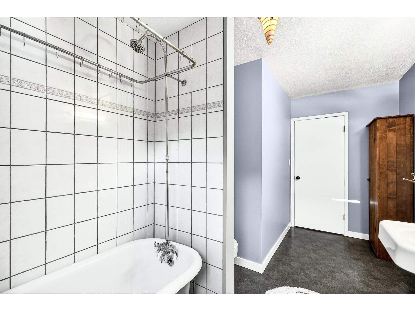 10148 MOUNTAINVIEW ROAD, Mission