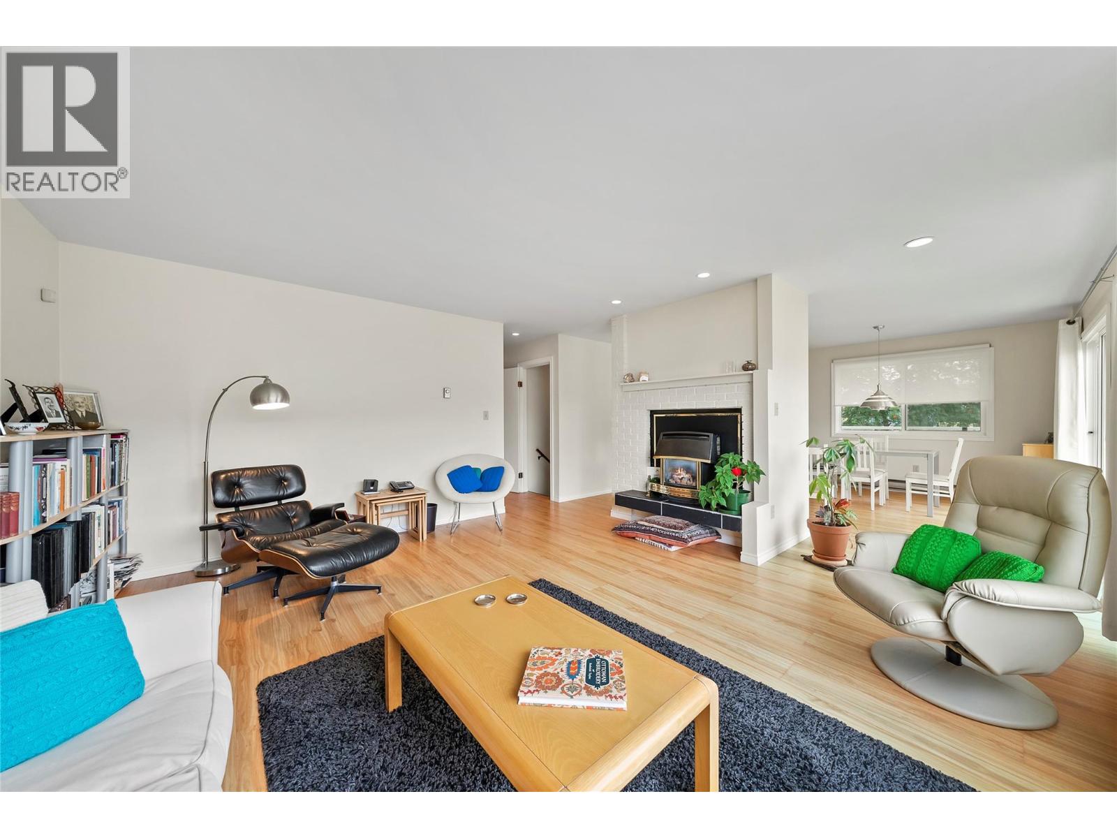 1225 Bay Drive, Chase