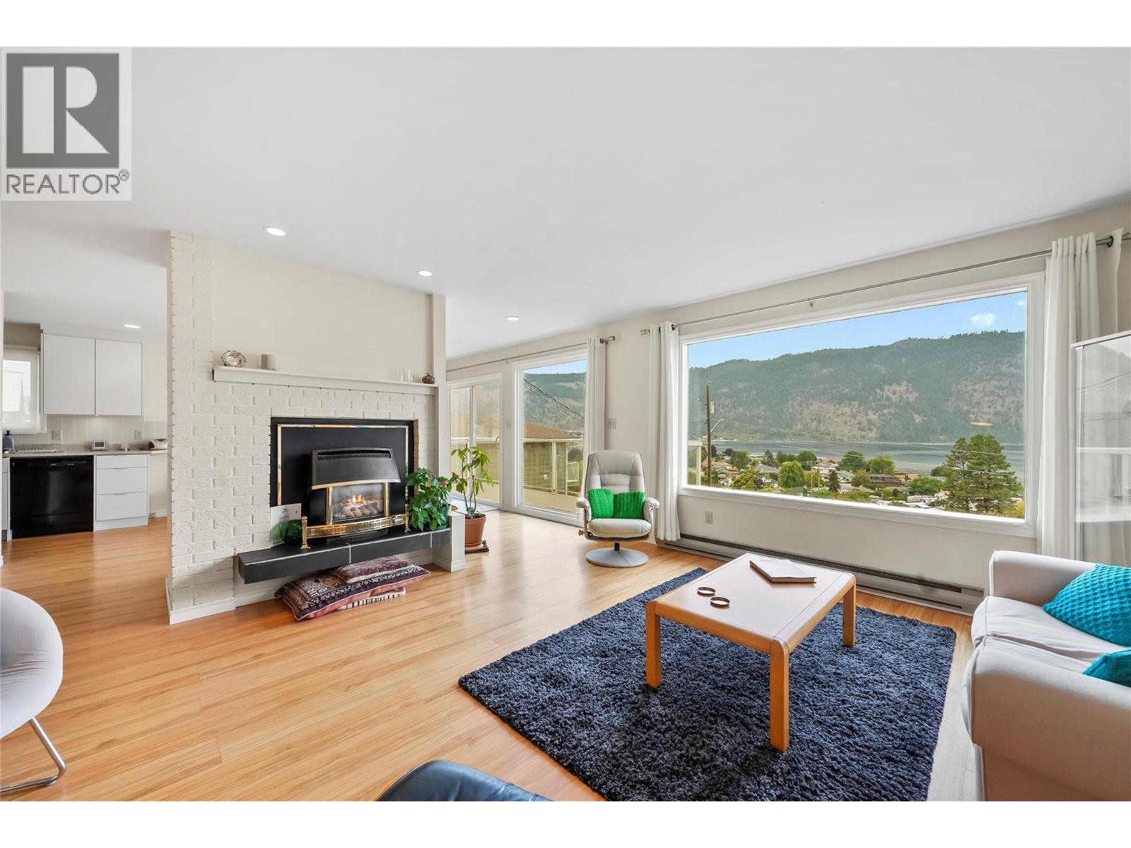 1225 Bay Drive, Chase