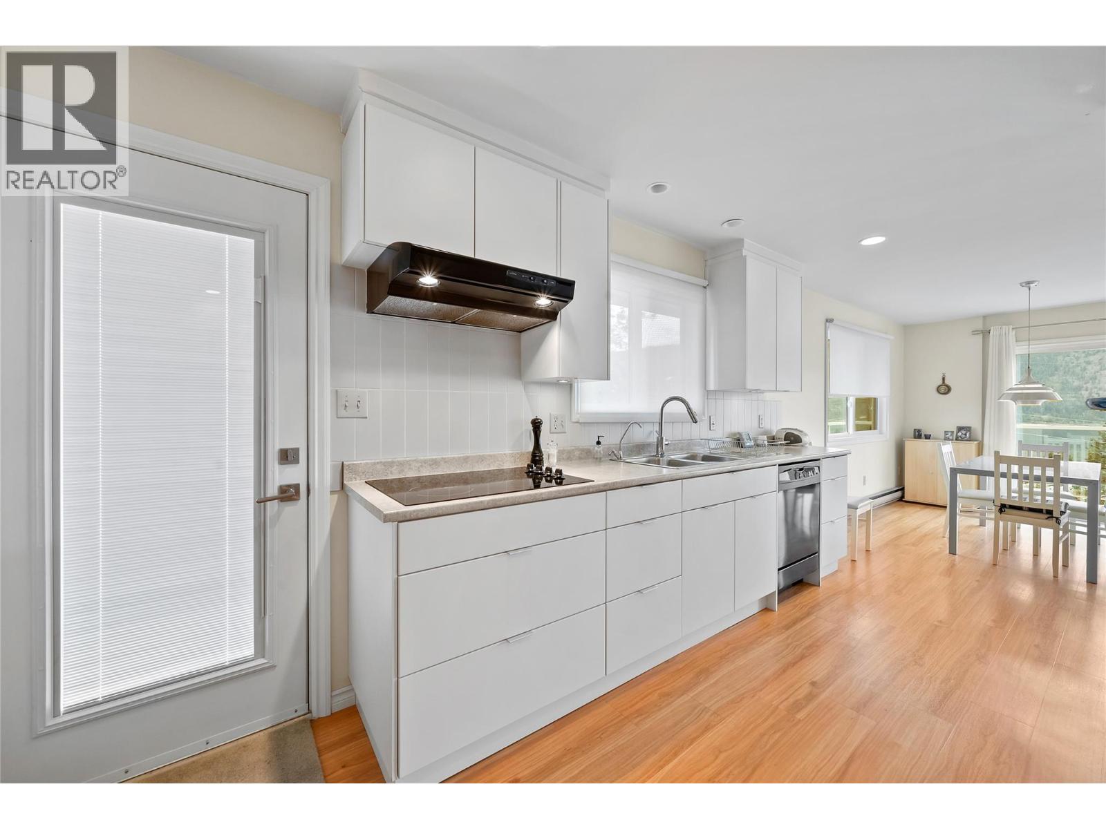 1225 Bay Drive, Chase