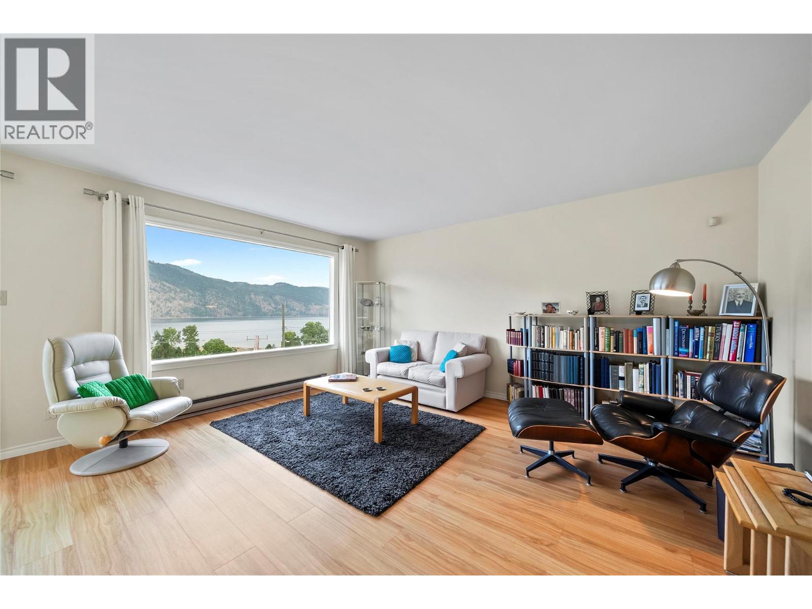 1225 Bay Drive, Chase