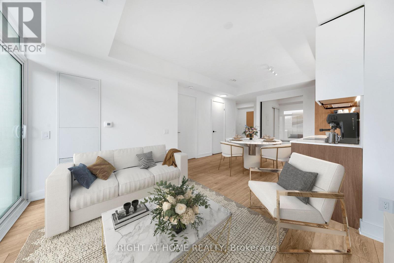 Listing photo of 403 - 1285 QUEEN STREET E