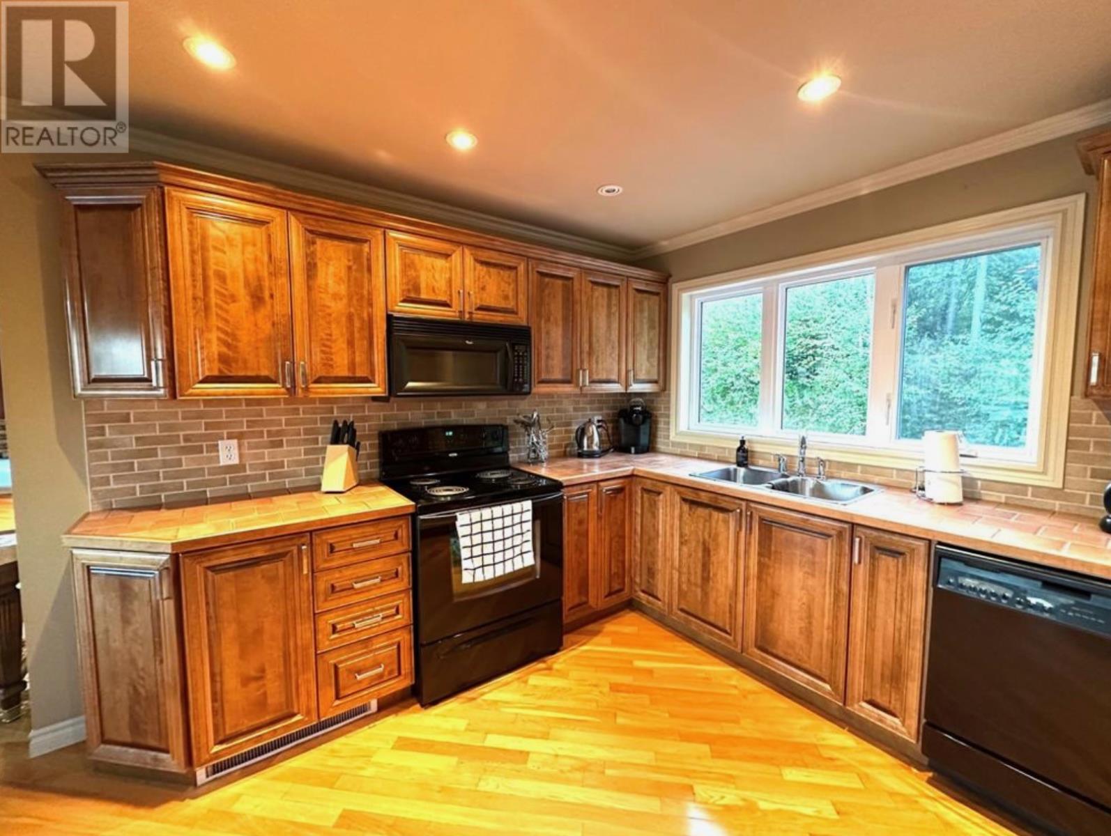 60 Lakeview Drive - 5