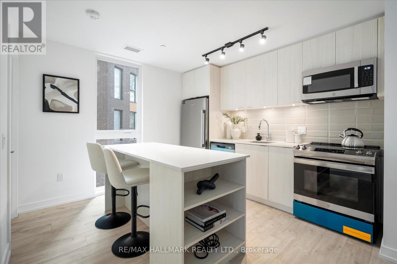 #3 170 CLONMORE AVENUE - 11