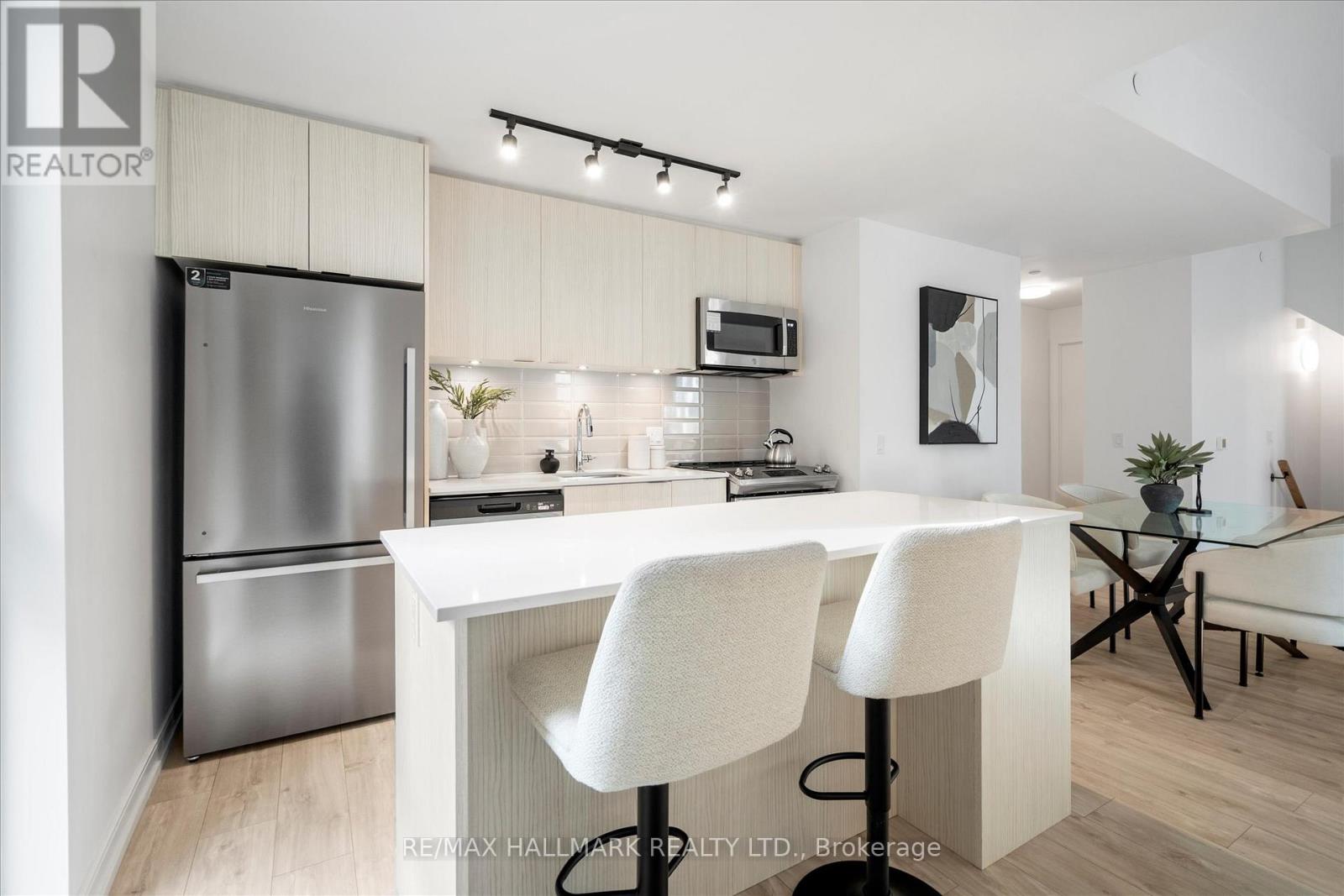 #3 170 CLONMORE AVENUE - 14