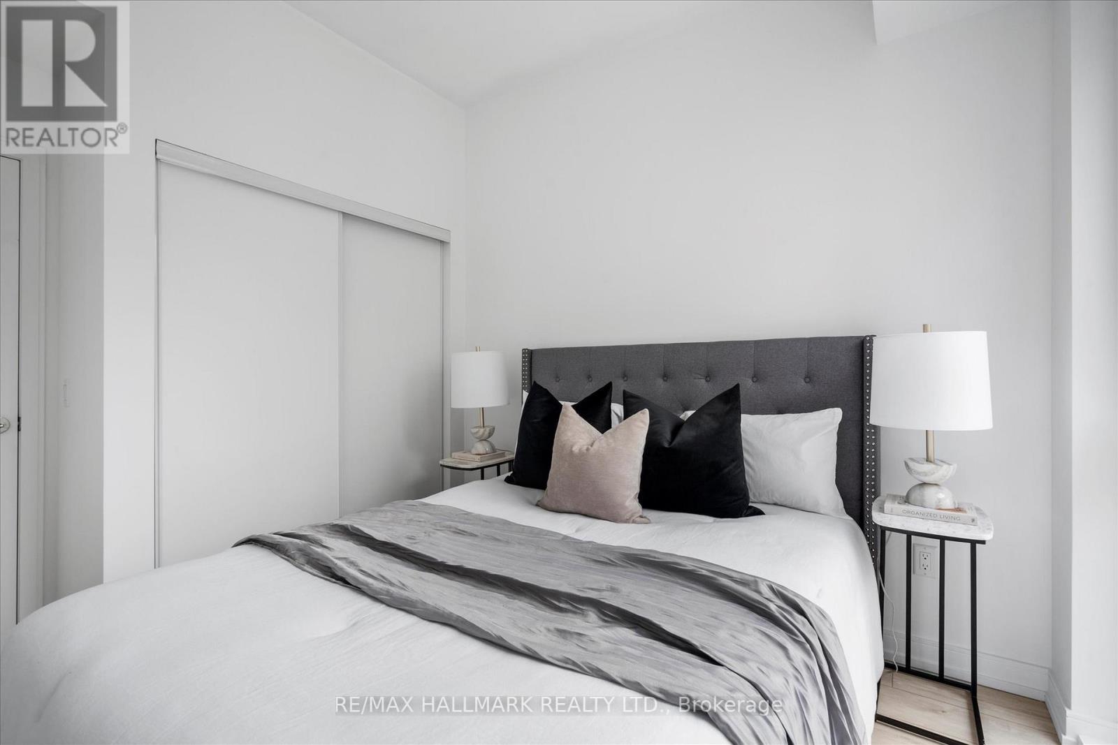 #3 170 CLONMORE AVENUE - 19