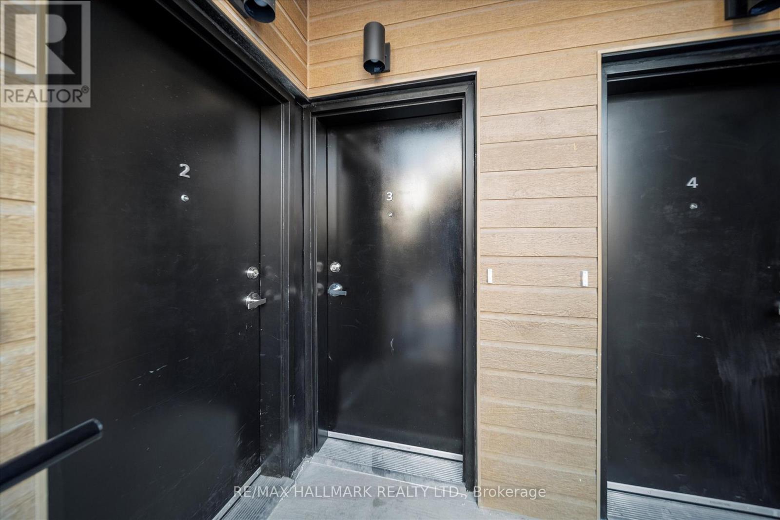 #3 170 CLONMORE AVENUE - 3