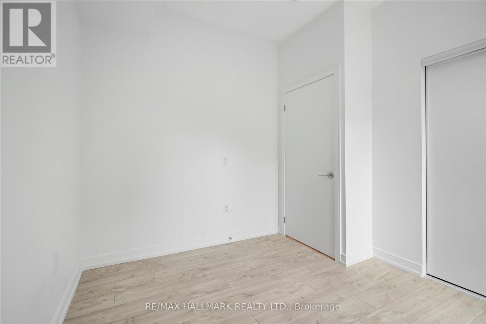 #3 170 CLONMORE AVENUE - 34