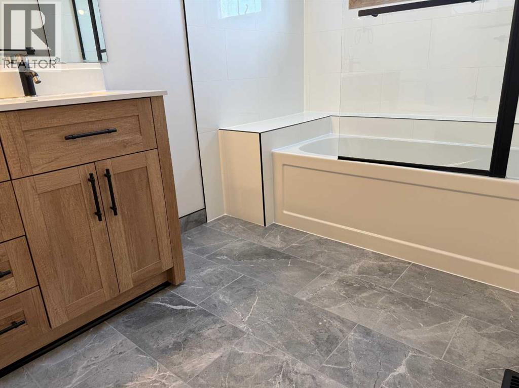 Single Family House for Sale in  Edgebrook Road NW Edgemont Calgary 