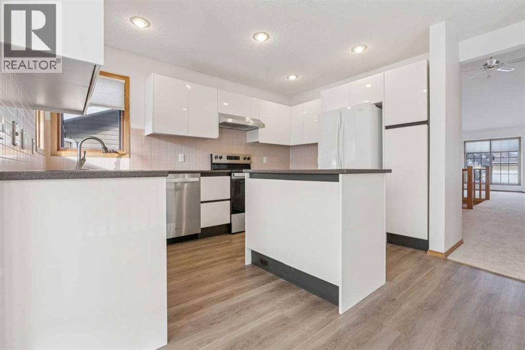 Single Family House for Sale in  Edgebrook Road NW Edgemont Calgary 