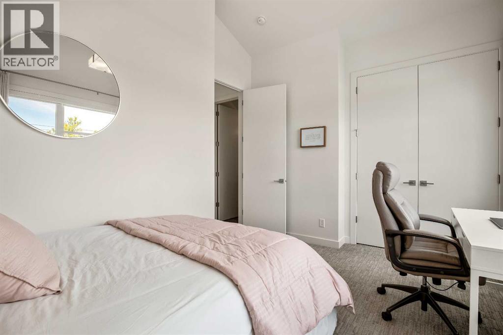 Single Family House for Sale in   Avenue SW North Glenmore Park Calgary 