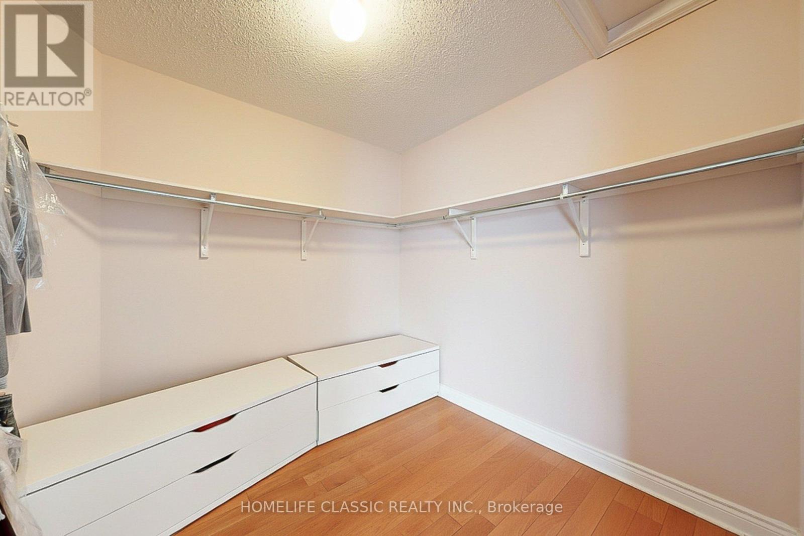 50 OAKHURST DRIVE - 32