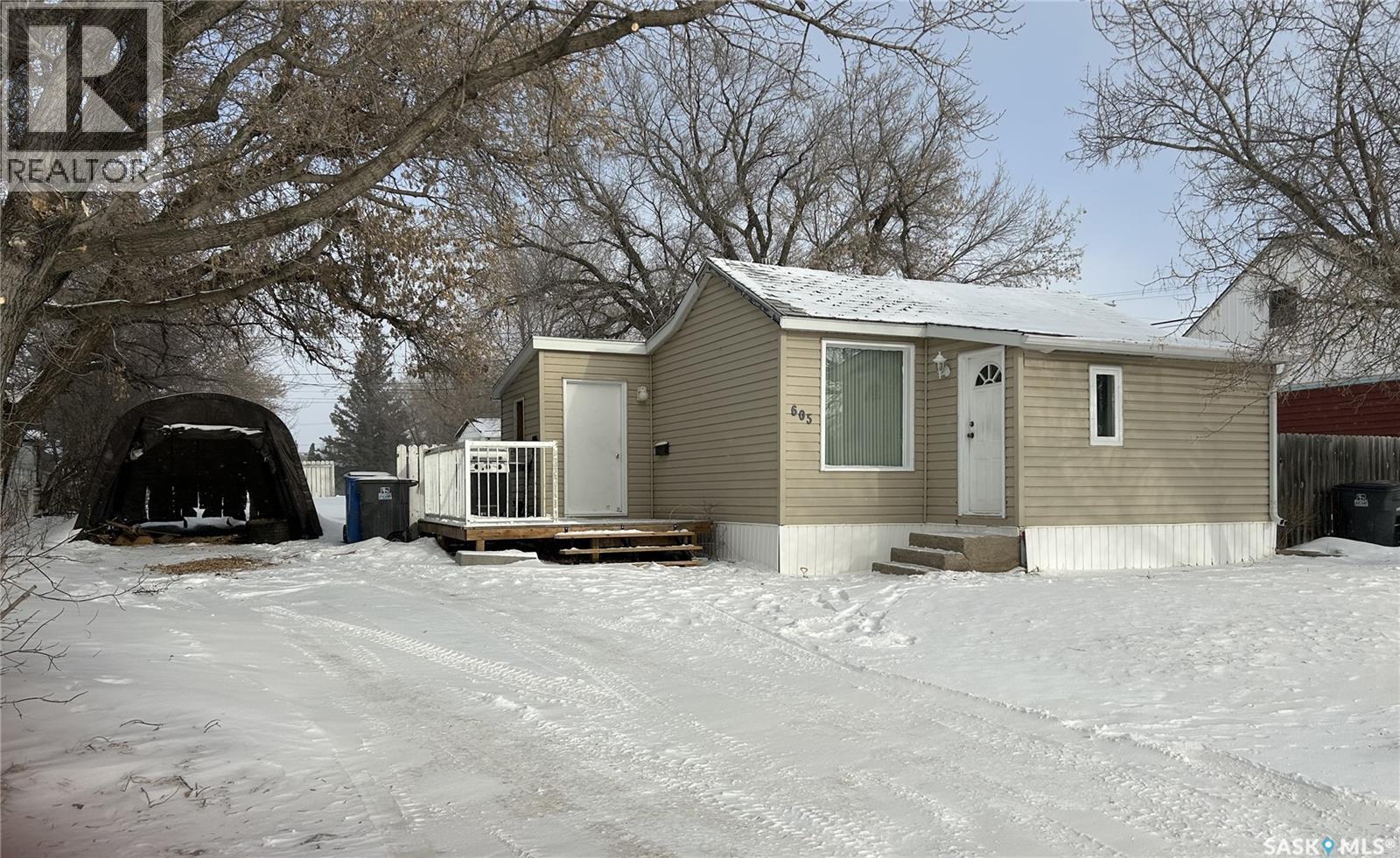 605 2nd STREET - Main photo, Estevan, Saskatchewan