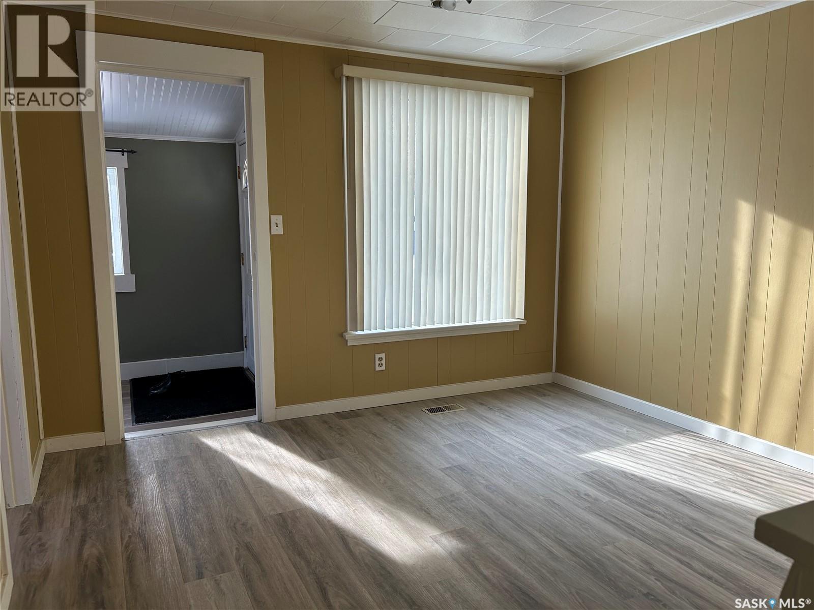 605 2nd STREET - Photo 4 of 20, Estevan, Saskatchewan