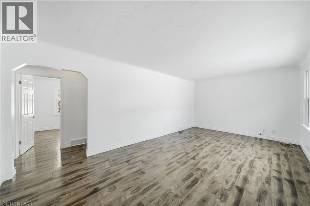 11 NICKERSON Avenue - Photo 4 of 36, St. Catharines, Ontario