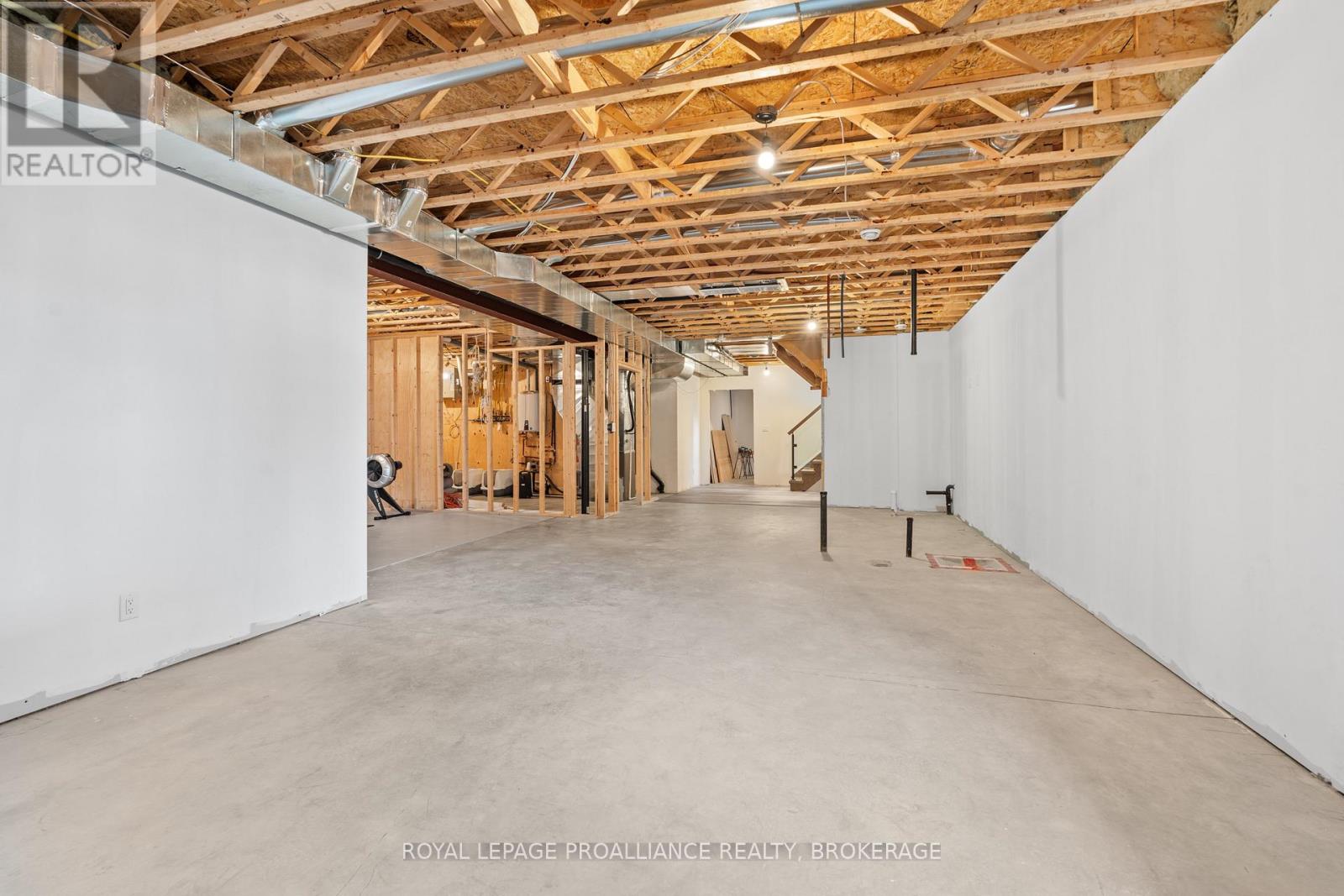 832 WINDERMERE DRIVE - 40