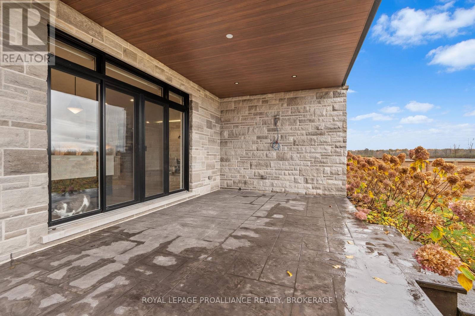 832 WINDERMERE DRIVE - 43