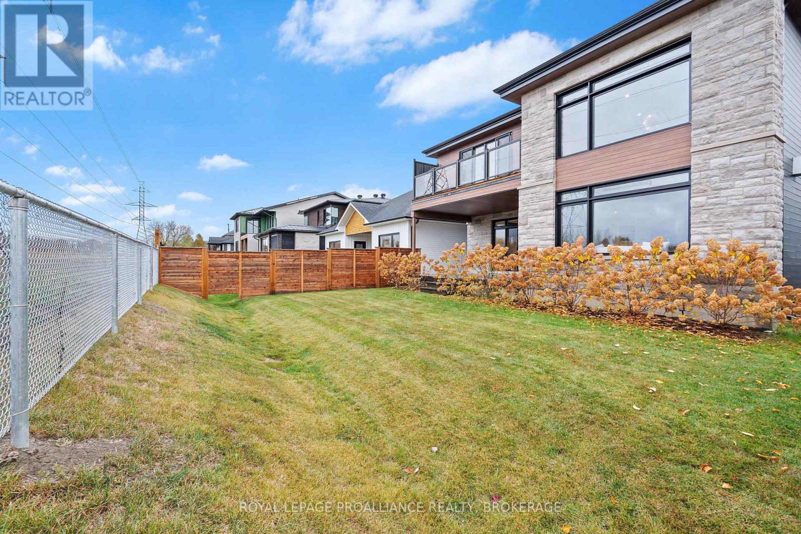 832 WINDERMERE DRIVE - 45