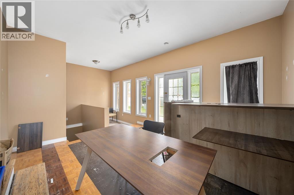 169 CHRISTINA STREET South - 29