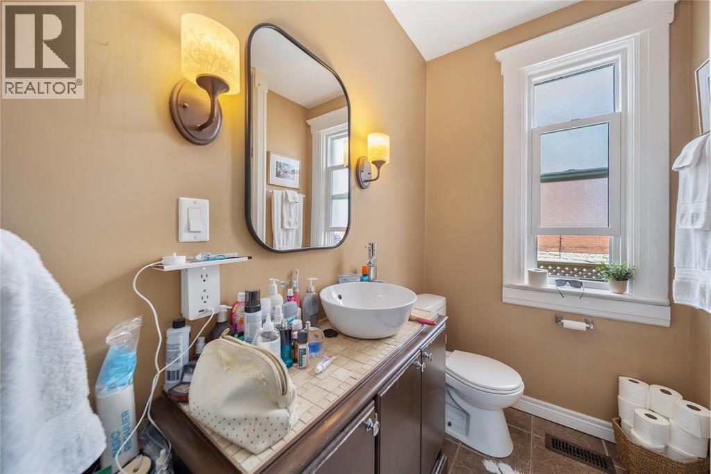 169 CHRISTINA STREET South - 24