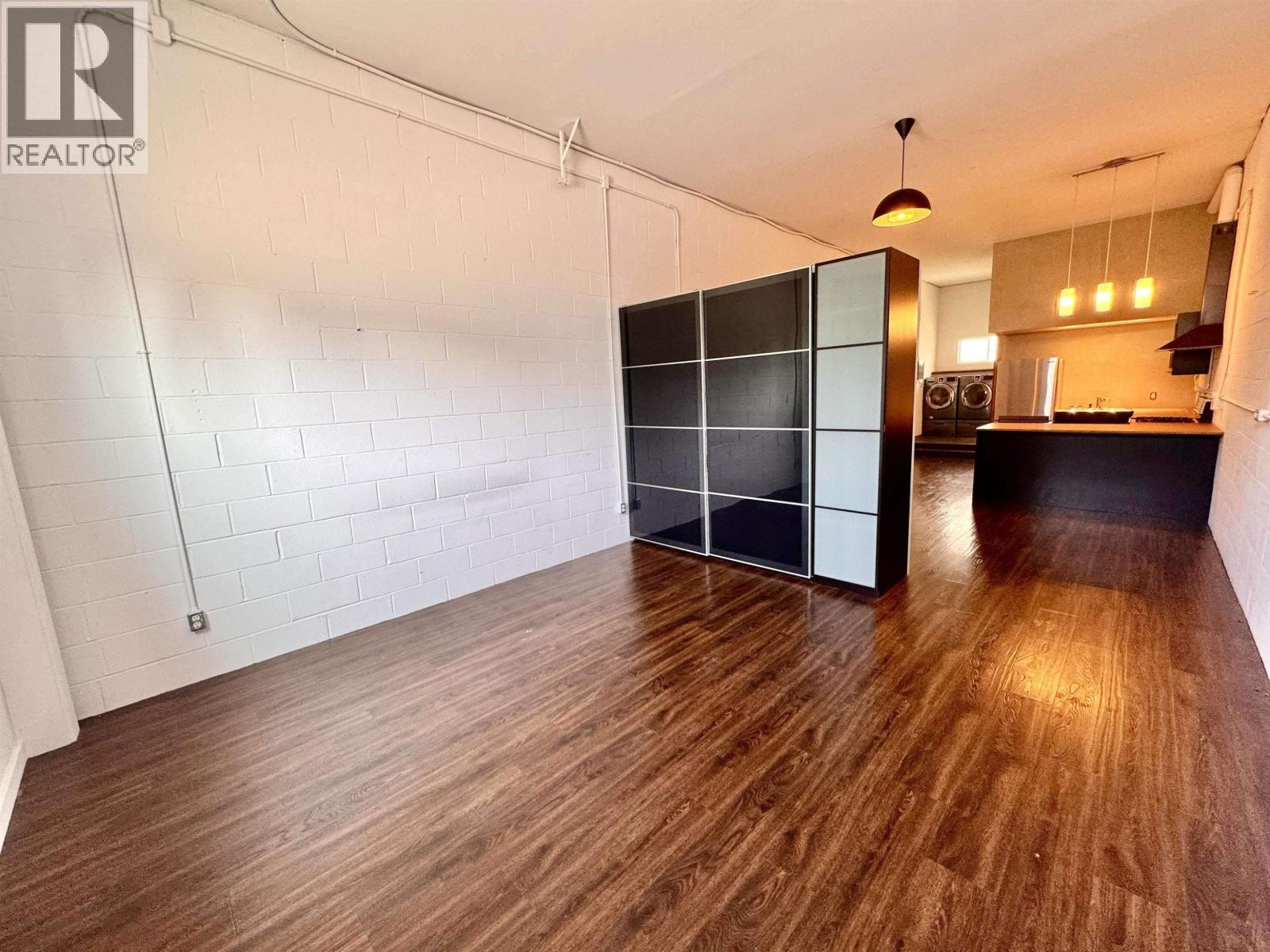 3 626 SHAW Road - main photo